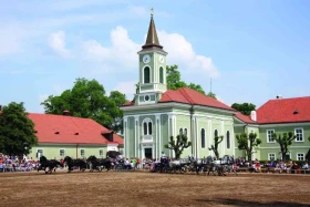 Kladrubský hřebčín voní novotou