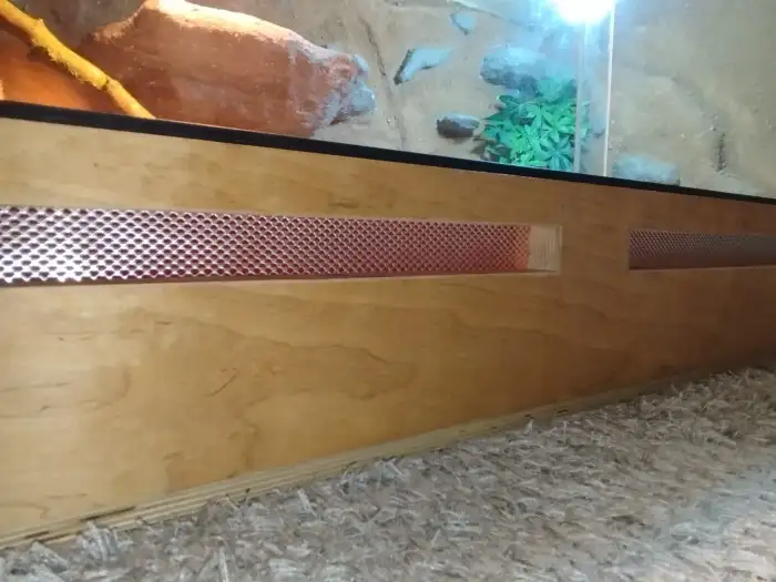 Profesionální větrání zajištěné překližkou proti vypadávání písku