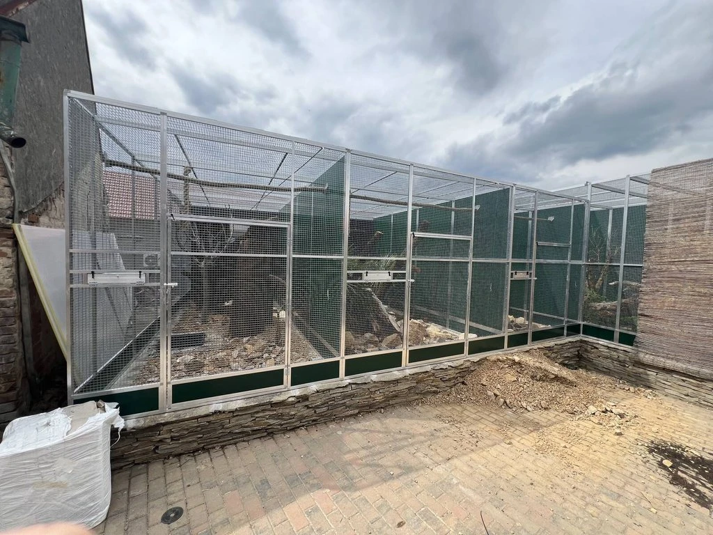 Zakázková výroba klecí a voliér různých rozměrů