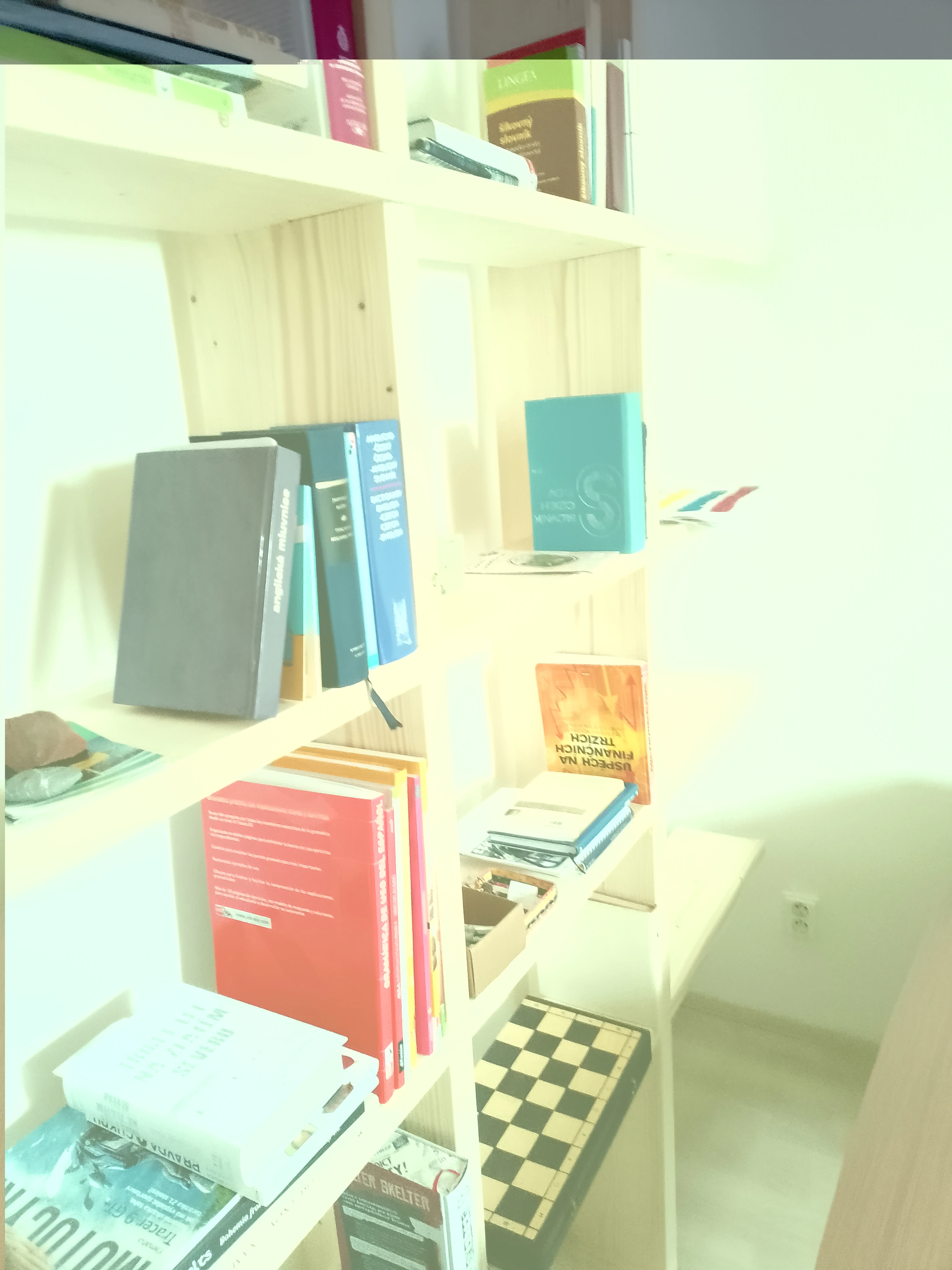 Policová stěna masivní