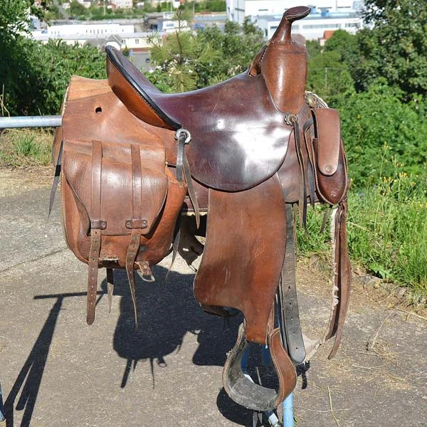 Westernové sedlo Kalifornia (Čištín) s brašnami