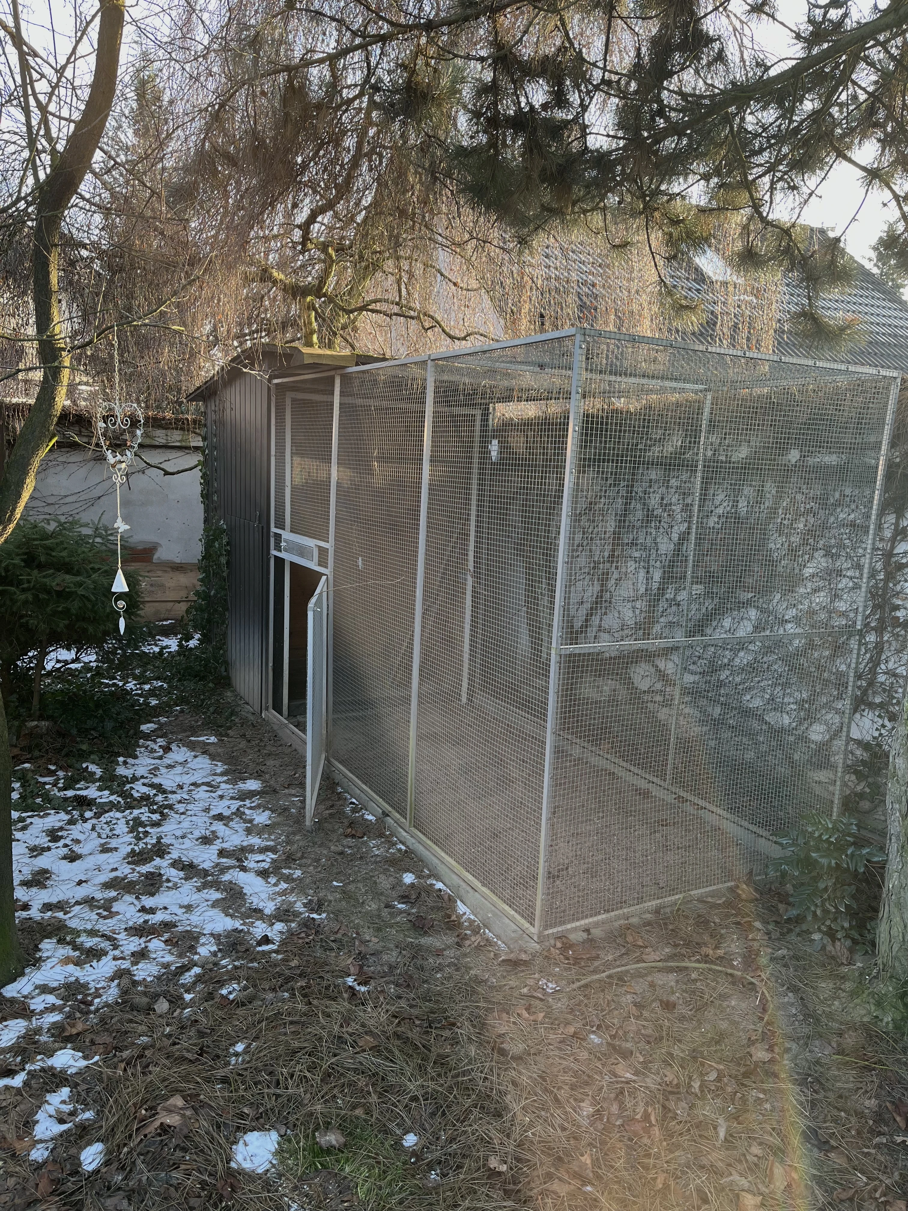 Venkovní voliéra se záletem