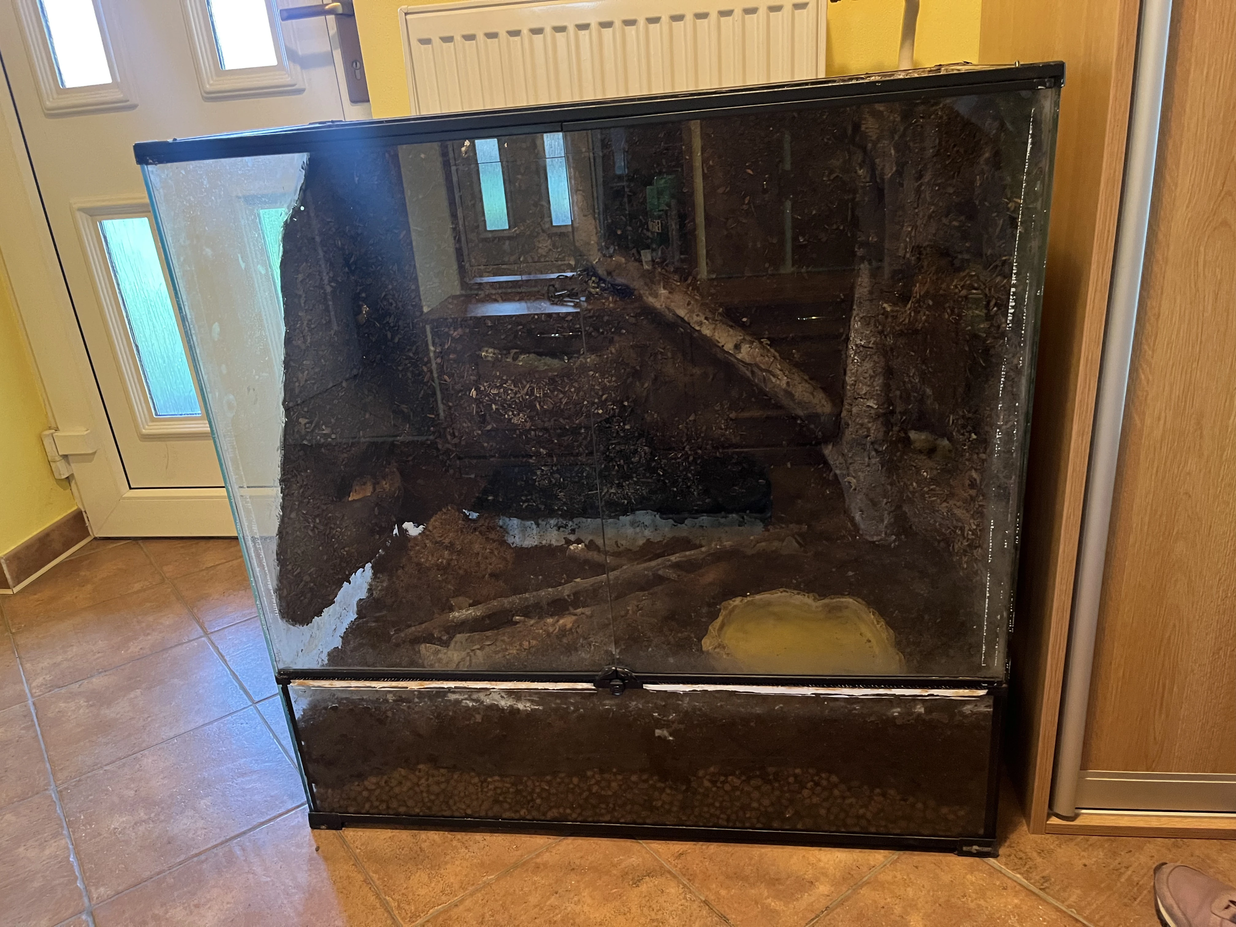 Prodám terárium 90x45x90 cm plus reflektory