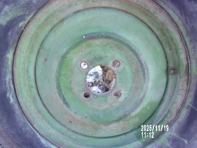 Kompletní kola historických vozů, povozů za koně