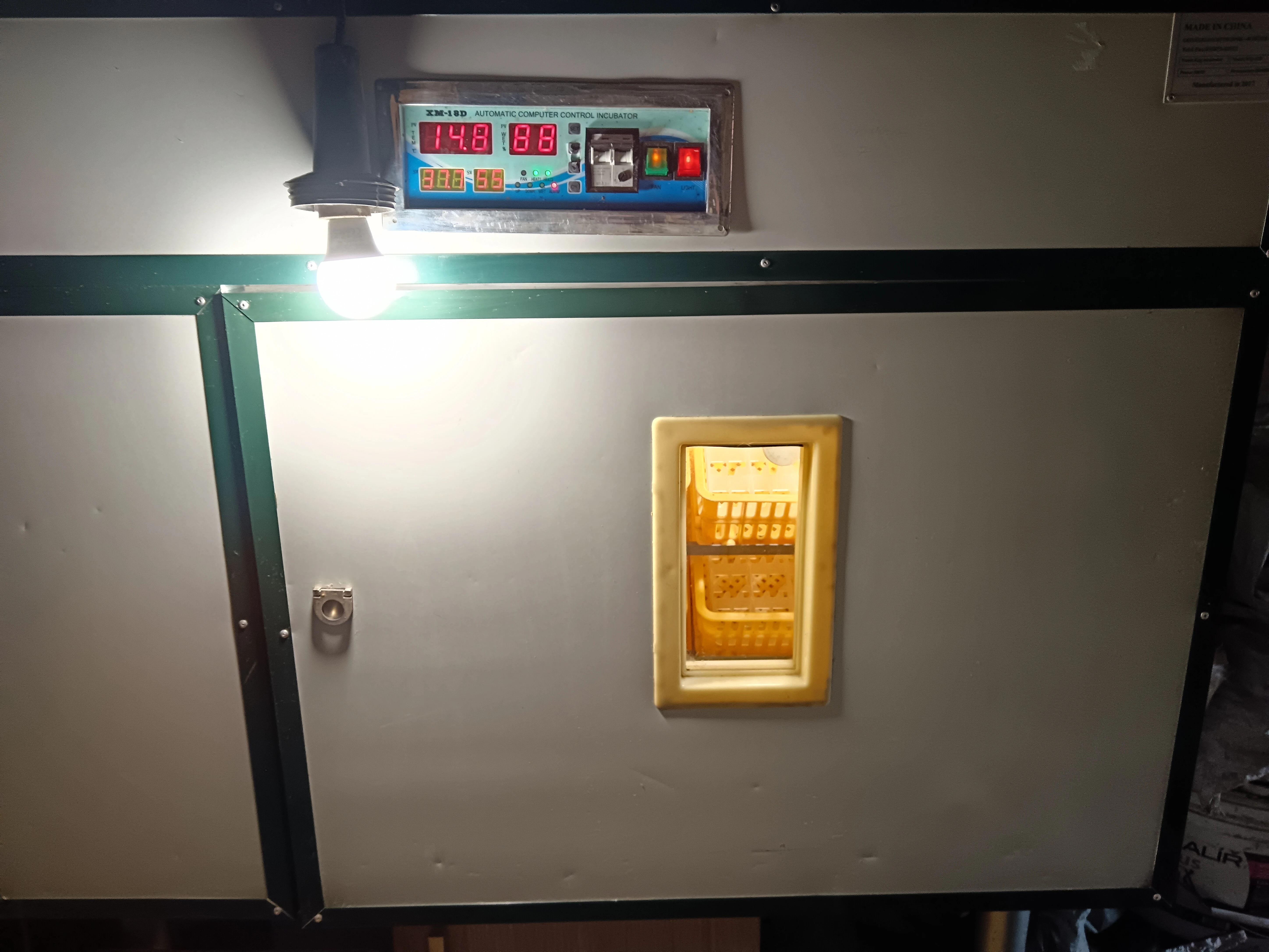 Líheň na 528 slepičích vajec