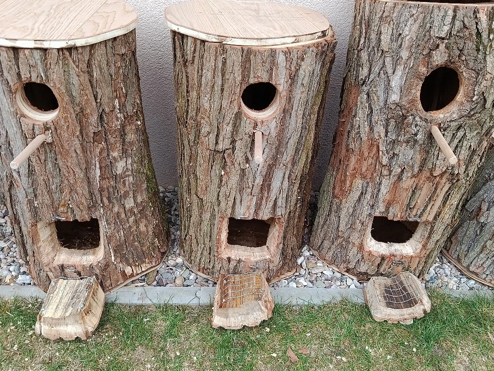 Prodám hnízdní kmenové budky pro střední a malé papoušky
