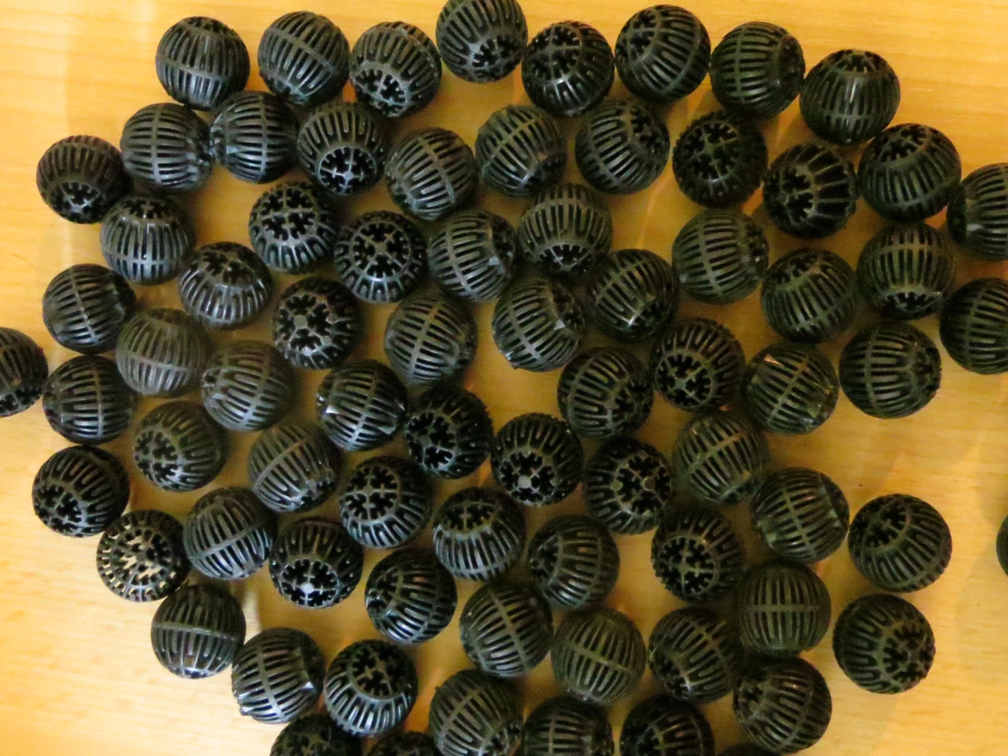 Filtrační medium do akvarijních filtrů 3D bio-kuličky cca.2 lit