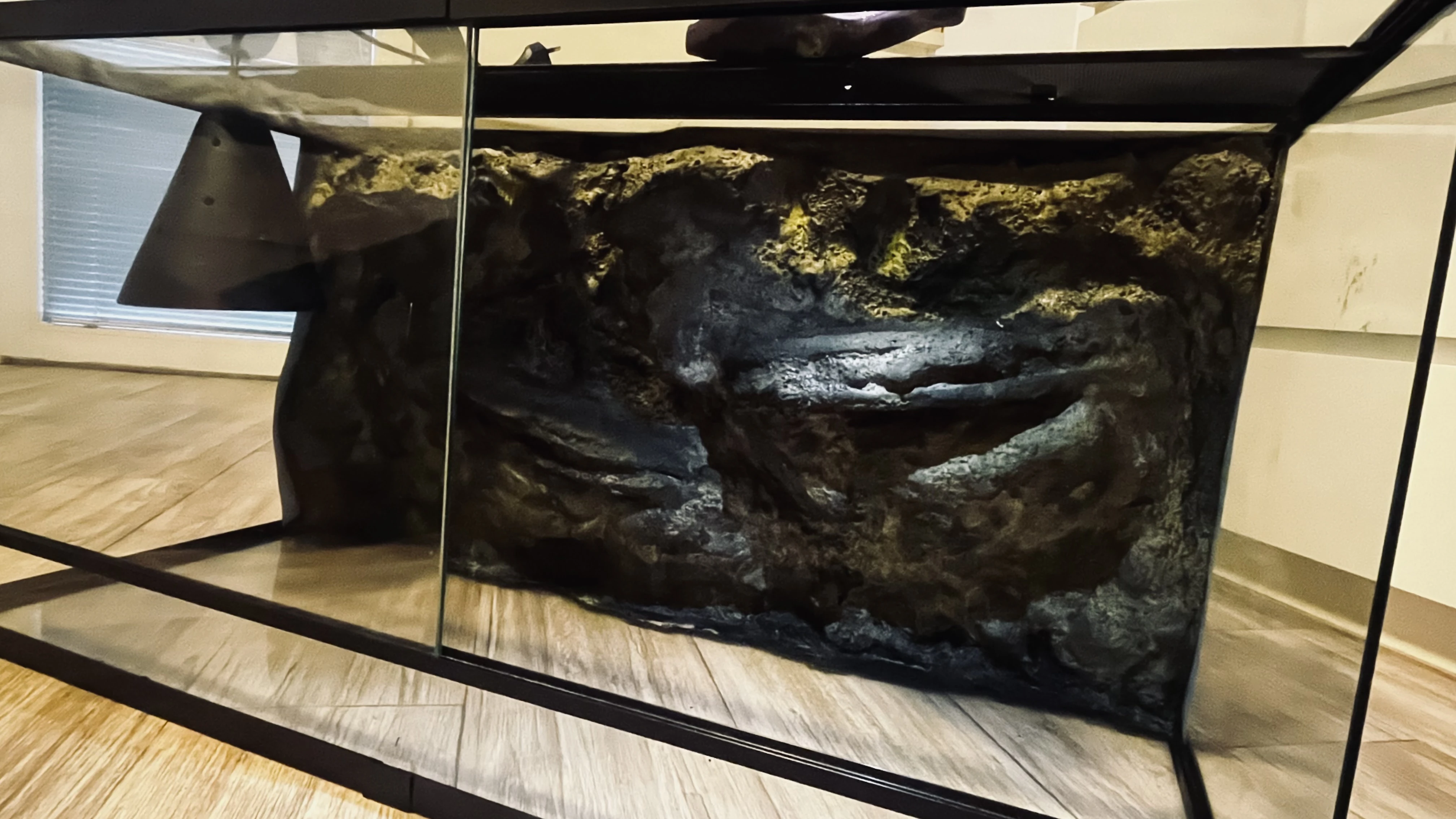 Terarium 80x40x40 s pozadím