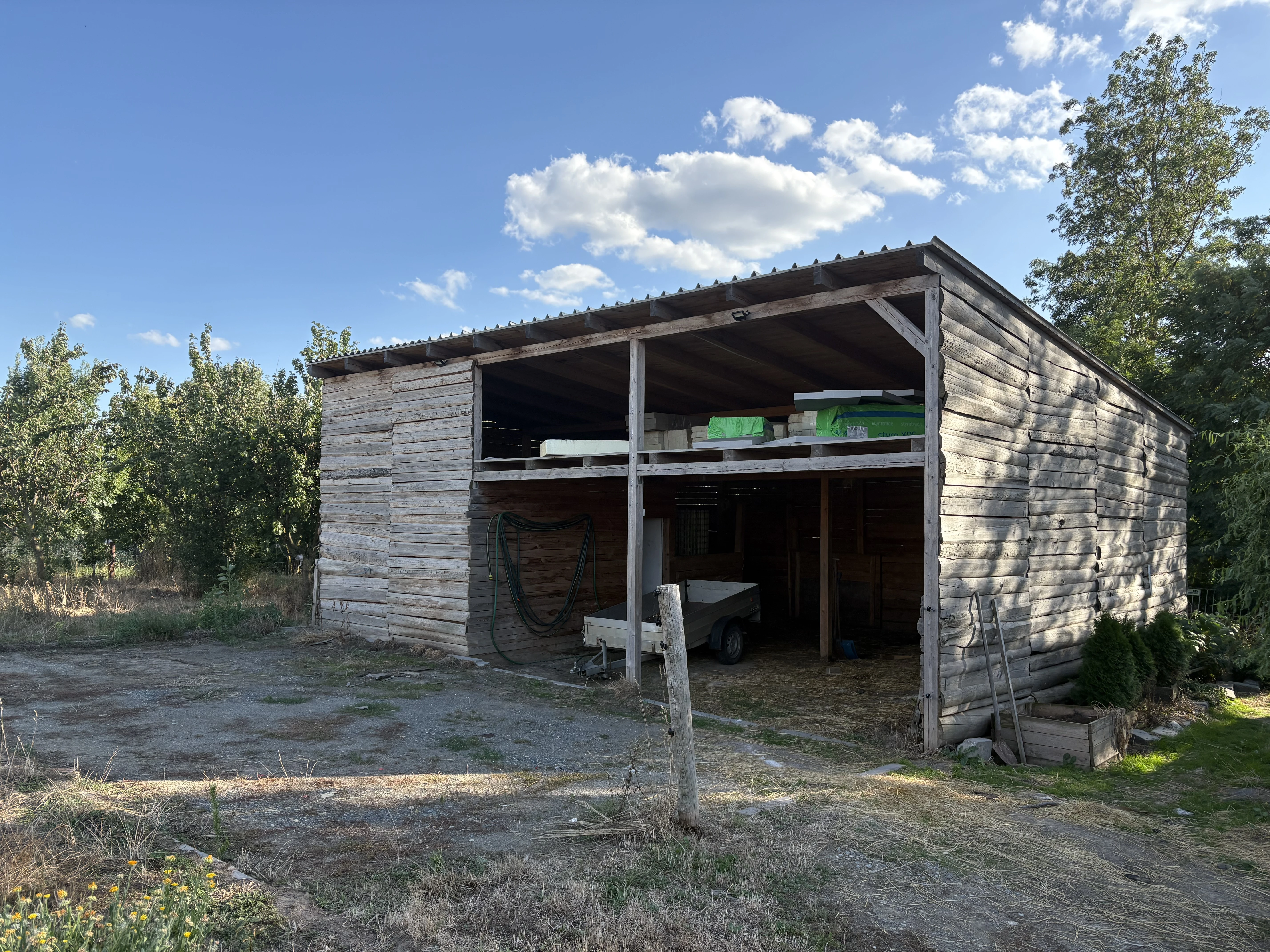 Přístřešek, staj, kulna