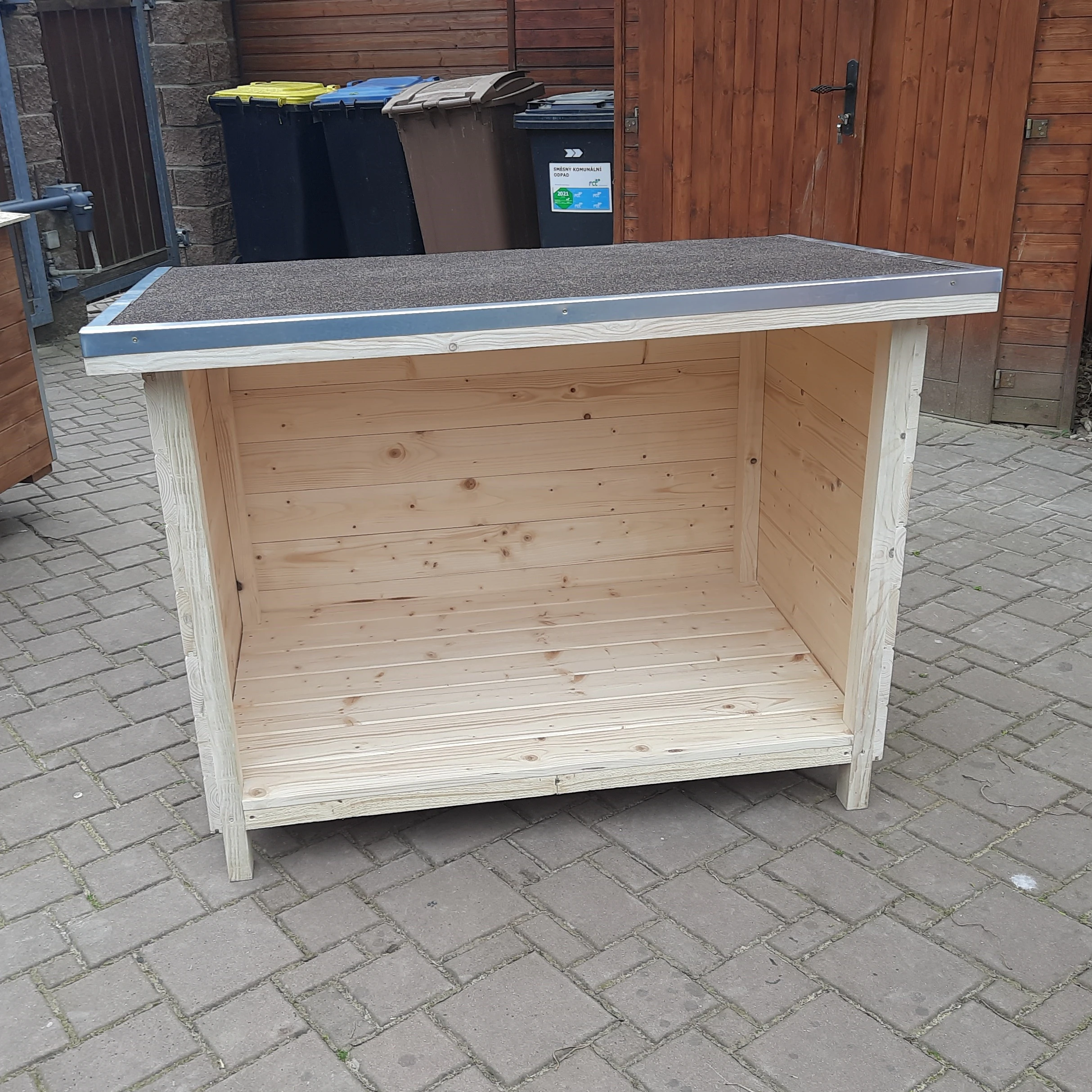 Psí přístřešek s krytinou, Masivní konstrukce, 6 velikostí