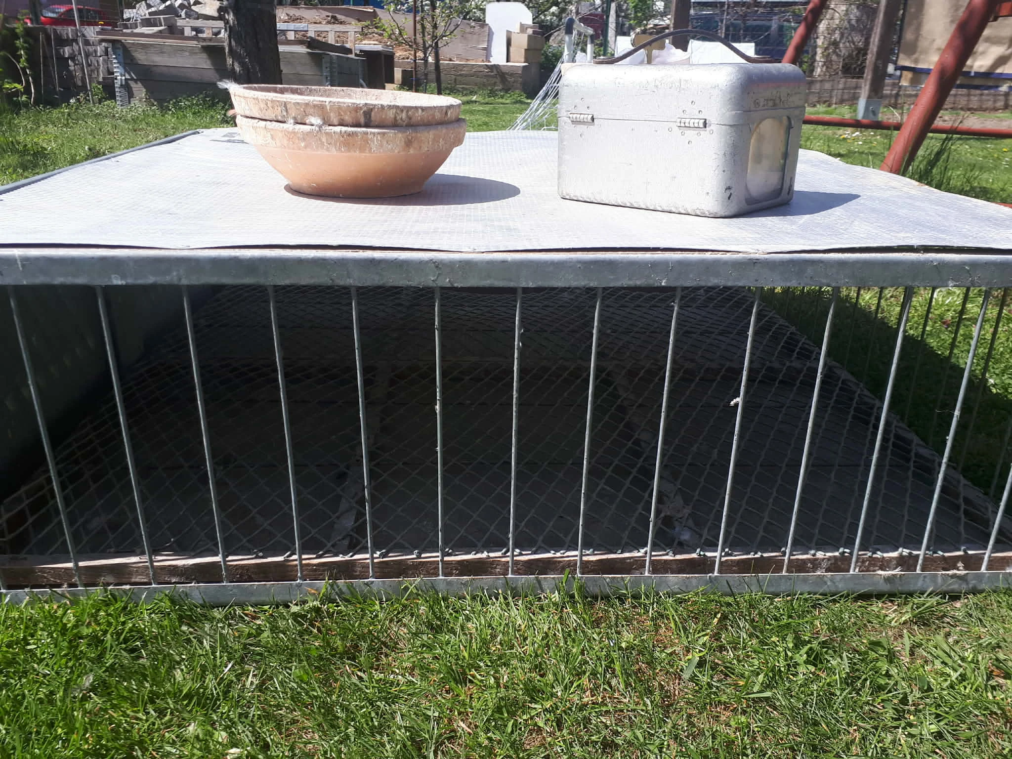 Přepravni klec a hodiny...