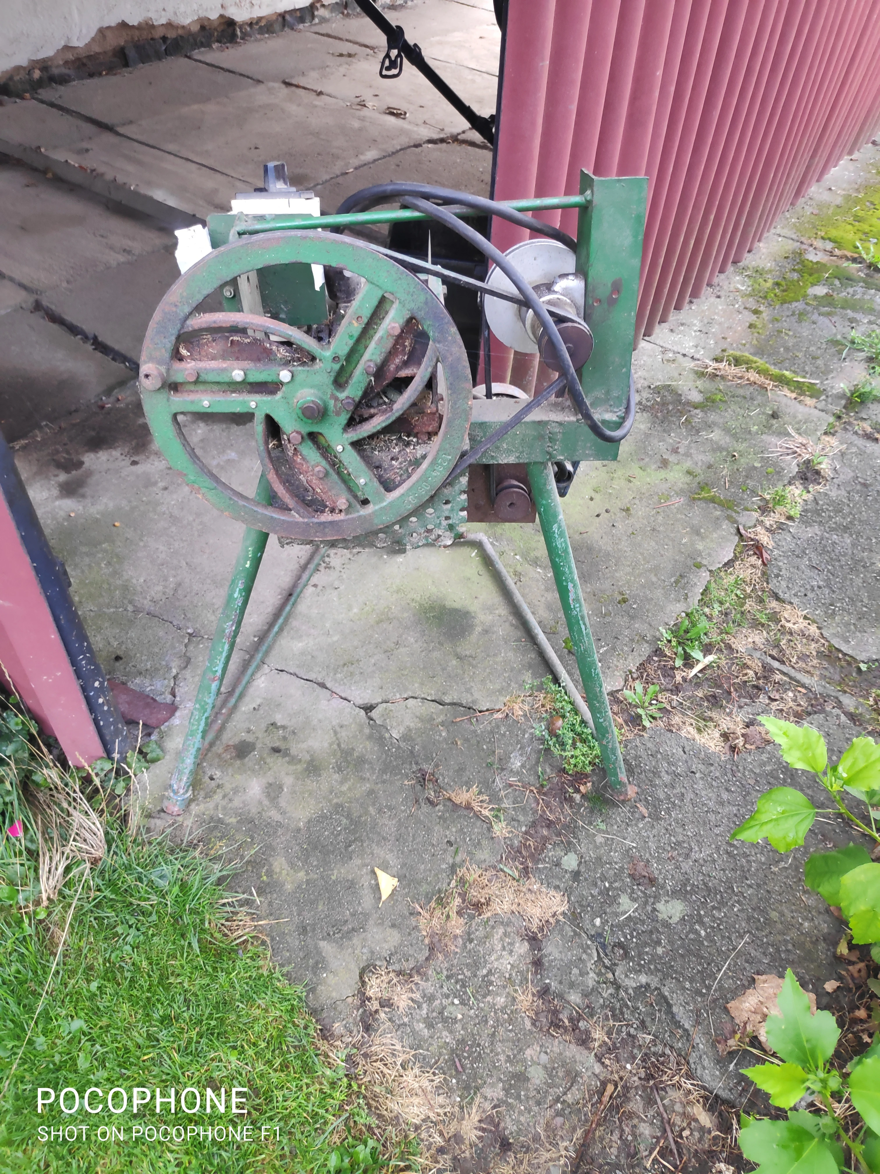 Řezačka na kopřivy