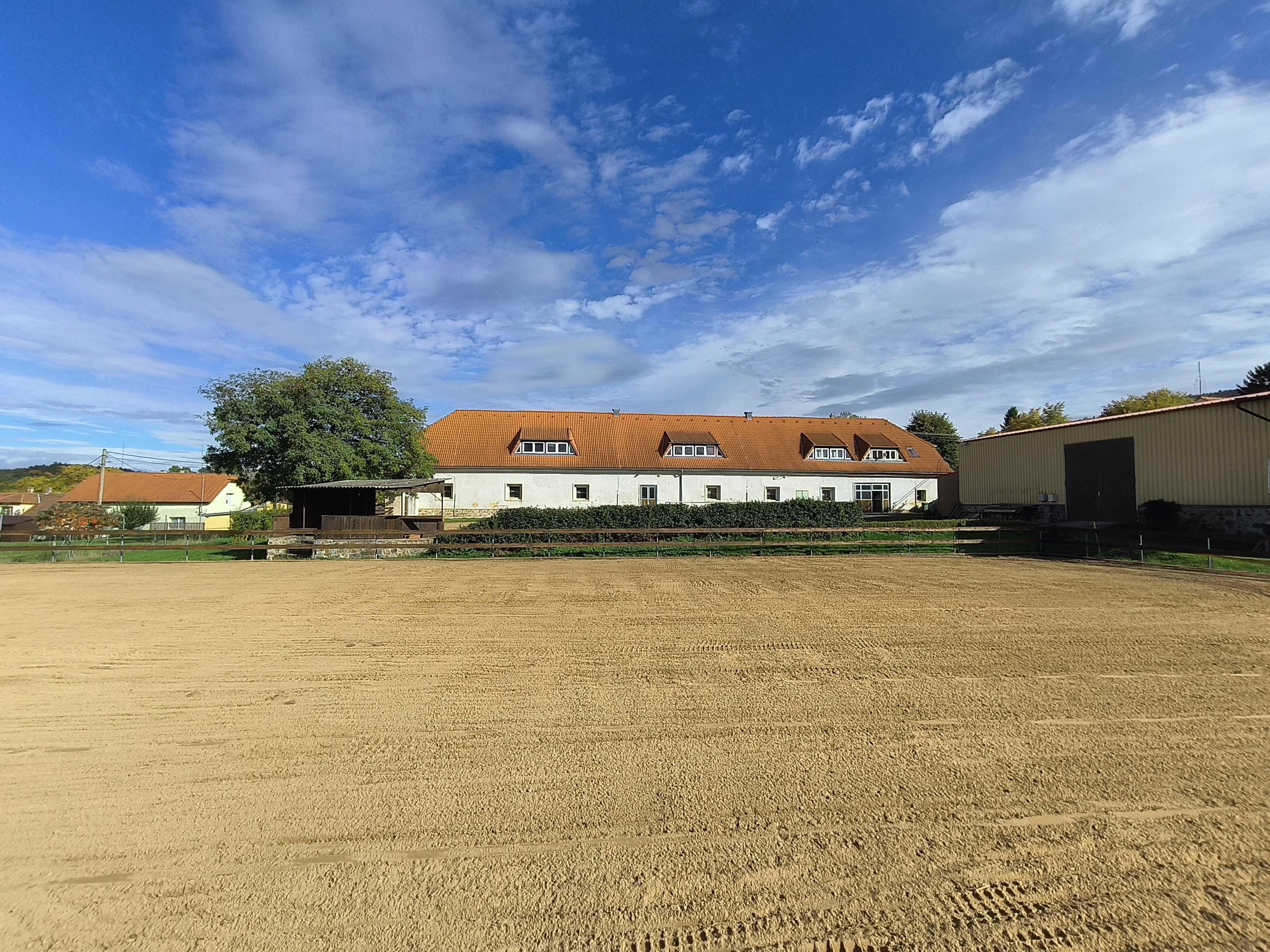 Boxové ustájení – plný servis pro rekreační jezdce  Lštěň