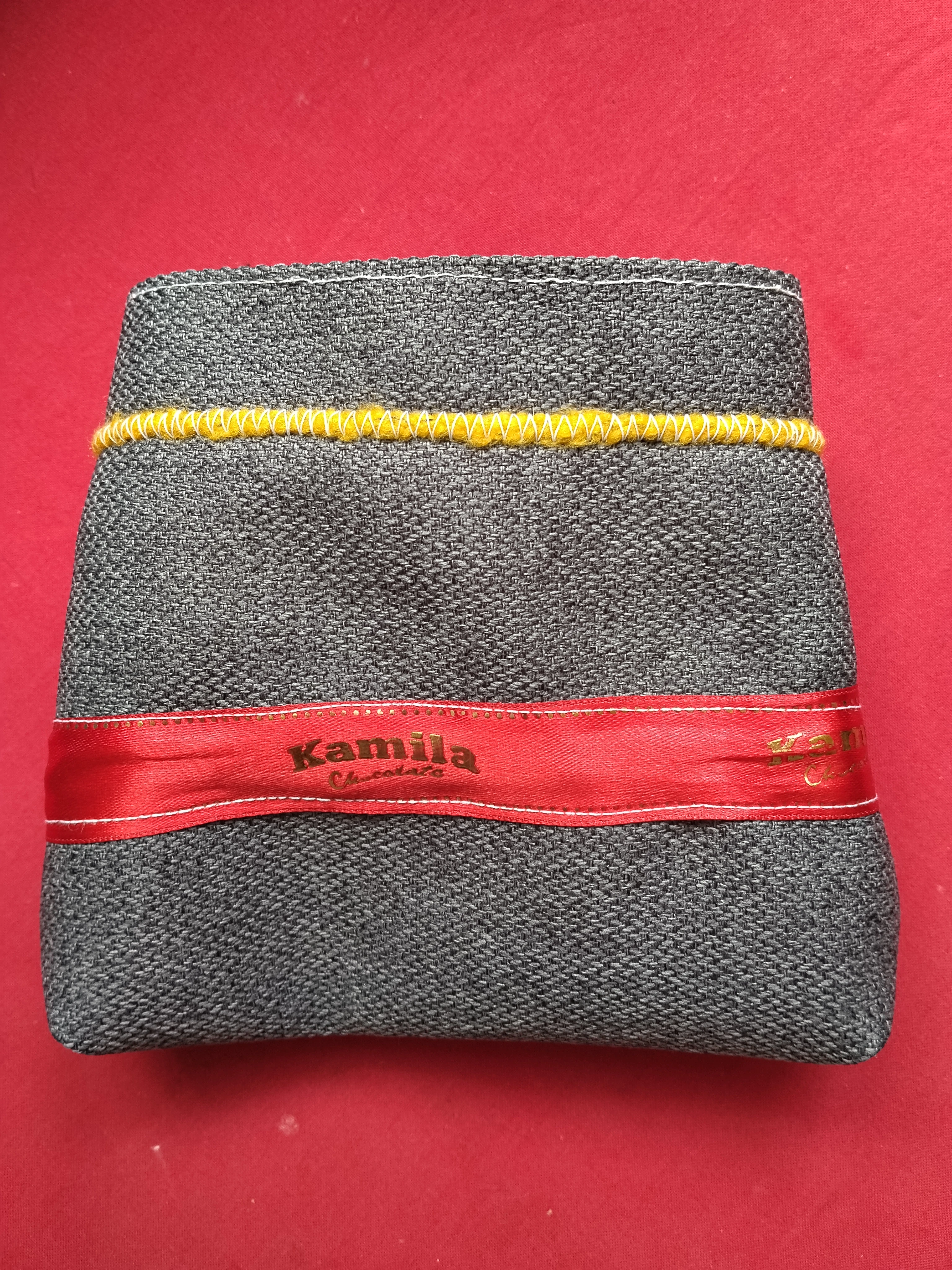 Pamlsovník , doma ušitý z čalounické látky