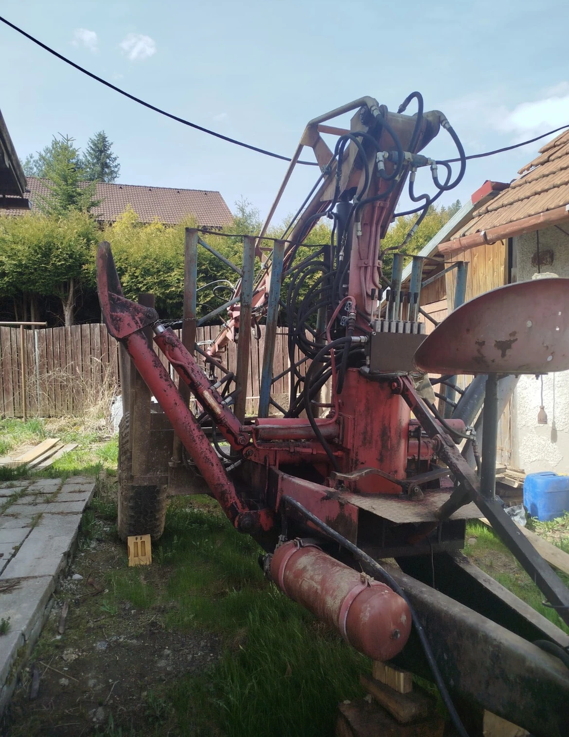 Predám vyvážačku dreva (lesný príves s hydraulickou rukou)
