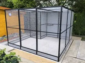 Zakázková výroba klecí, voliér, záletu s PUR panelů, výletových oken.