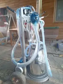 Dojička pro kozy a skot.