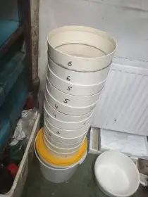 Jestli někomu zůstaly tyto síta ze zrušené pěstírny