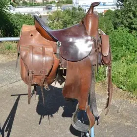 Westernové sedlo Kalifornia (Čištín) s brašnami