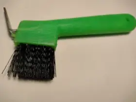 Háček na kopyta s kartáčkem
