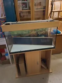 Akvário se skříňkou a vybavením