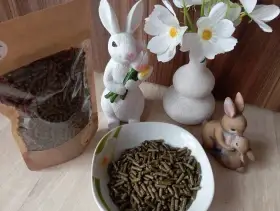 Granulované seno s příchutěmi...