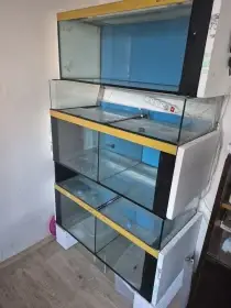 Celoskleněný stojan 3 akvaria
