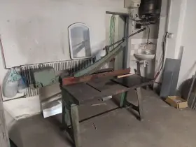 Klempířskou ohybačku a núžky