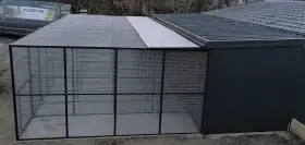 Zakázková výroba klecí, voliér, záletu s PUR panelů, výletových oken.