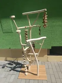 Přírodní stromek pro papoušky