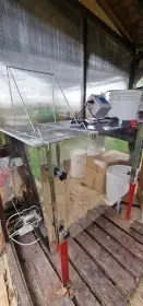 Medomet s odvíčkovacím stolem