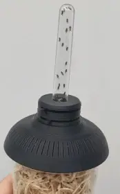 Dávkovač octomilek